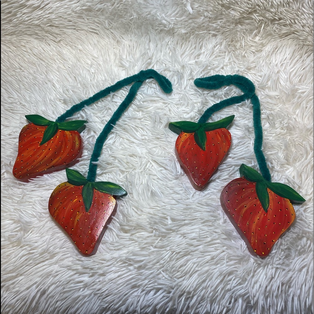 HAND CRAFTED Painted Set of double hanging wood strawberries NWOT Sealed